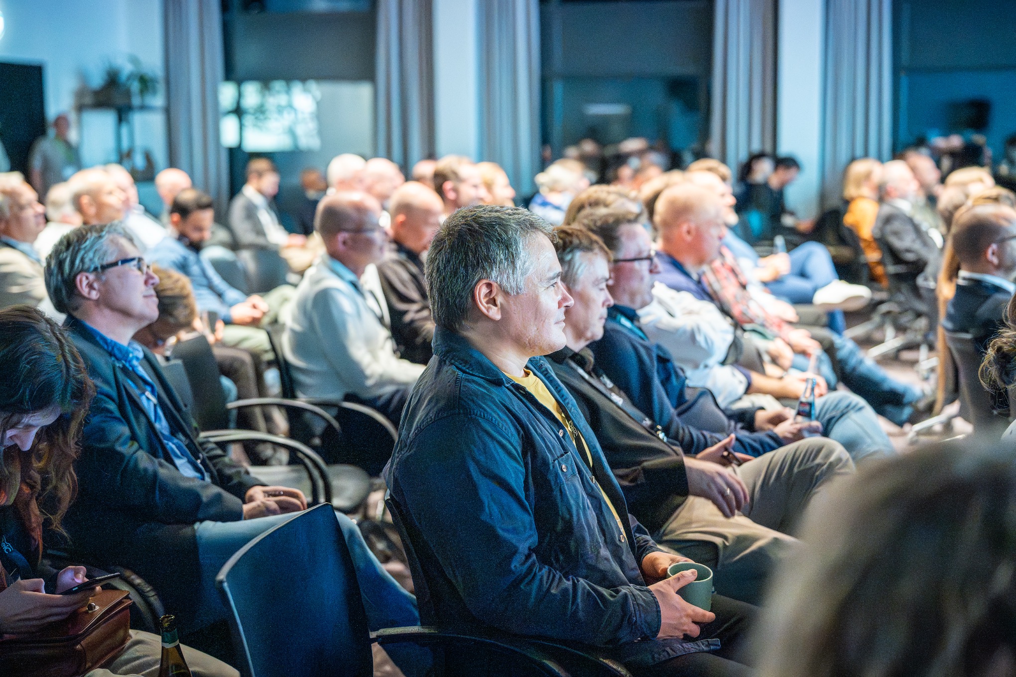 Tilskuere på stolerækker