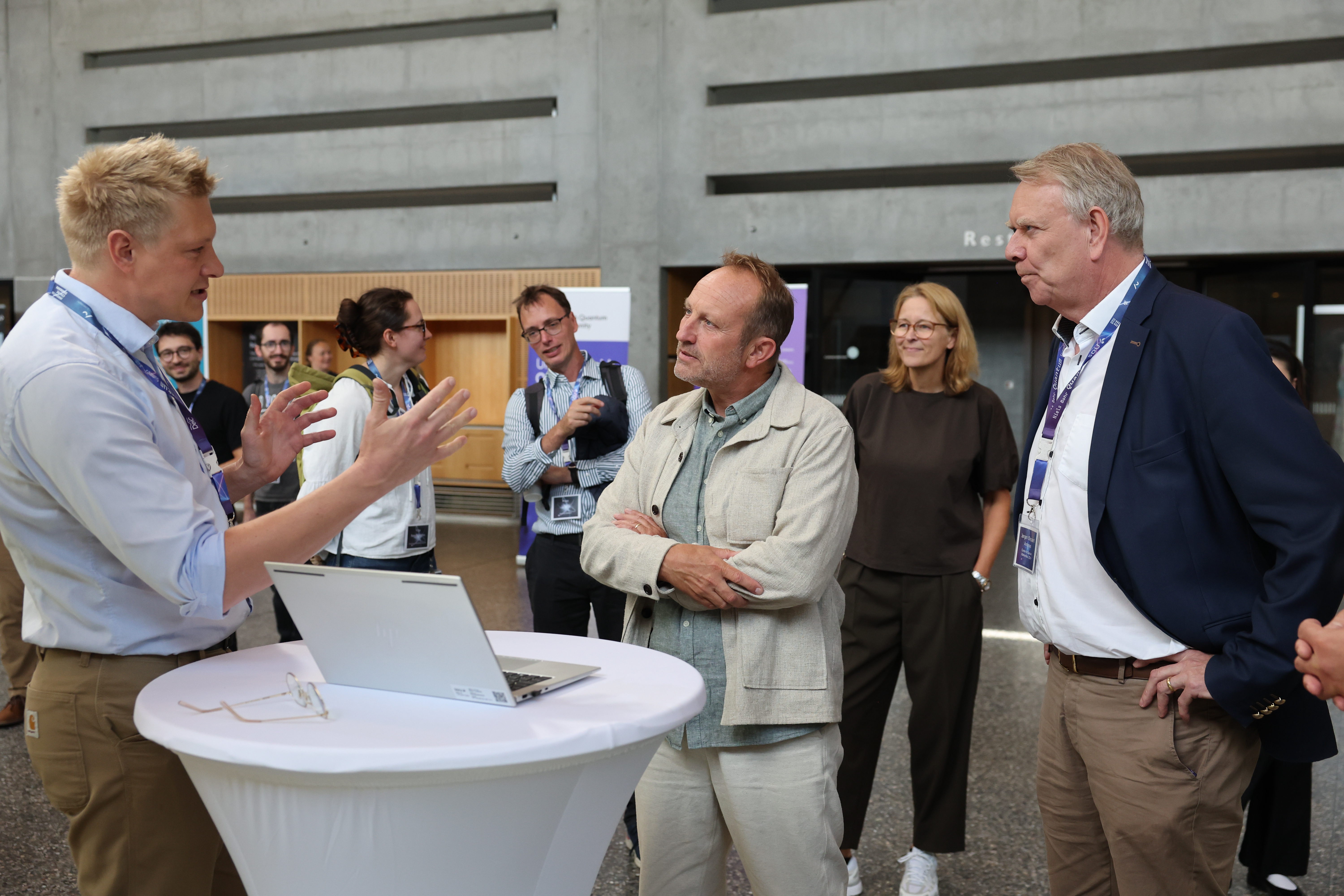 Minister Martin Lidegaard besøger Niels Bohr Quantum Summer School 2026.